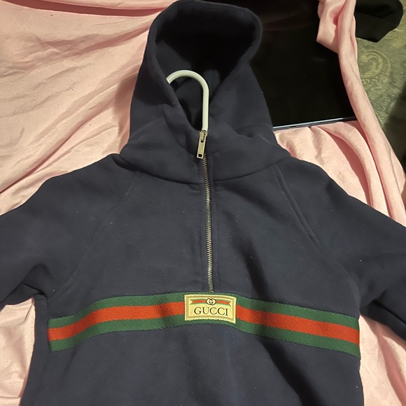 Gucci - Picture 1 of 2